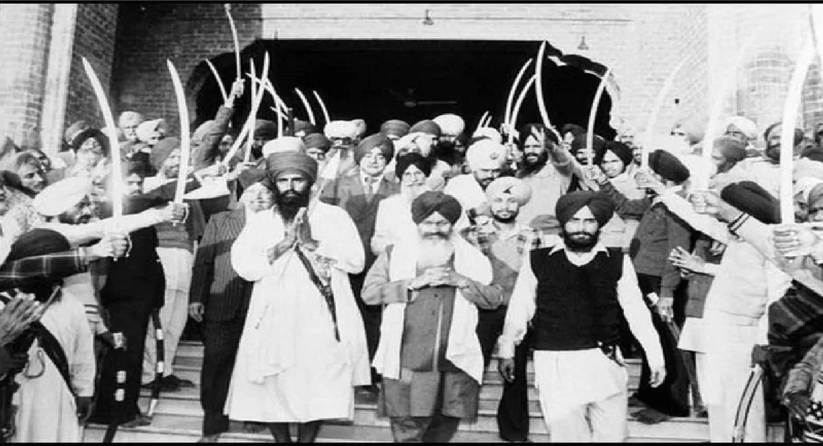 Operation Blue Star: जेव्हा भारतीय सैन्याचे रणगाडे अमृतसरच्या सुवर्ण मंदिरात शिरले 2 New Project 2022 06 04T180335.361
