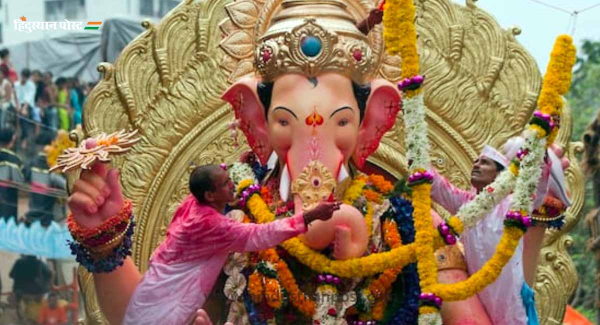 "गणपती बाप्पा मोरया...पुढच्या वर्षी लवकर या" मुंबईतील भव्य मिरवणूकांची क्षणचित्रे 1 Lalbagh cha raja