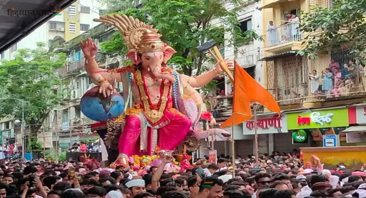 "गणपती बाप्पा मोरया...पुढच्या वर्षी लवकर या" मुंबईतील भव्य मिरवणूकांची क्षणचित्रे 5 New Project 34