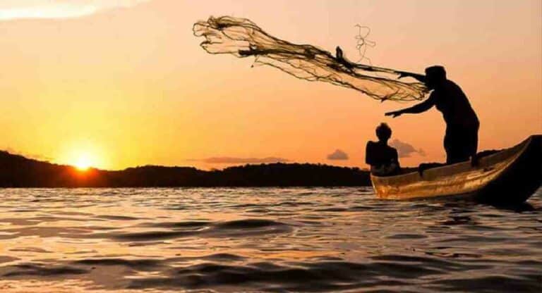 ‘एलईडी’ द्वारे Fishing वर सर्व राज्यांनी बंदी घालावी; केंद्रीय मत्स्यव्यवसाय मंत्री राजीव रंजन यांचे निर्देश 