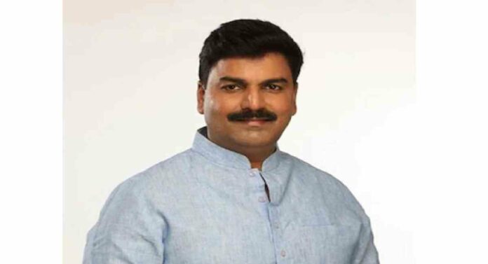 राहुल शेवाळे तातडीने वकिलांची फौज घेऊन दिल्लीला रवाना 