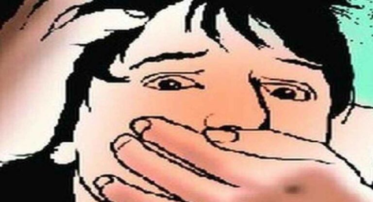 पोलीस असल्याचे सांगून श्रीमंत घरातील तरुणाचे अपहरण करणाऱ्या टोळीच्या प्रमुखाला अटक
