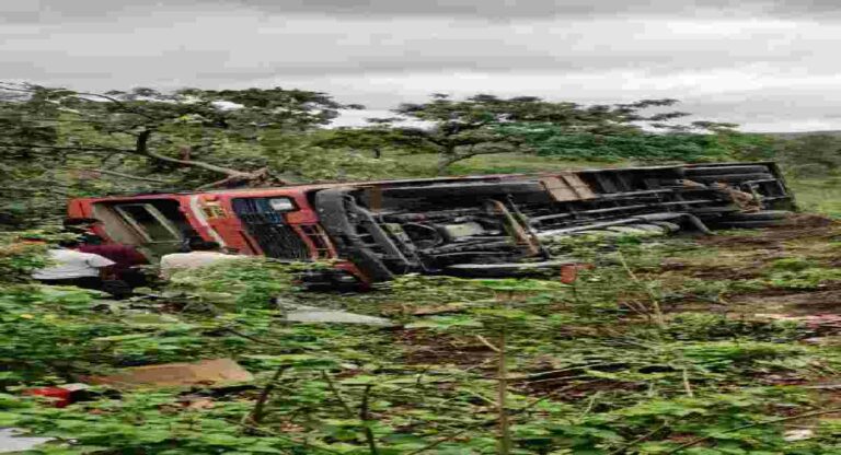 Buldhana ST Bus Accident : ब्रेक फेल झाल्याने बस घाटात पलटली; मोठा अनर्थ टळला