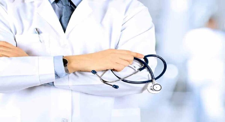 Refusal Of Doctors : त्रासदायी रुग्णांना उपचार देण्यास डॉक्टरांचा नकार