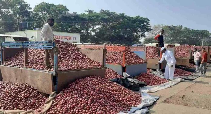 शेतकऱ्यांच्या अल्प प्रतिसादामुळे बंद पडला कांद्याचा लिलाव