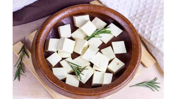 Paneer : घरच्या घरी बनवा डेअरीसारखे मलाईदार आणि मऊ पनीर; जाणून घ्या रेसिपी