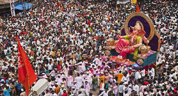 Ganeshotsav : मुंबईत बाप्पाच्या आगमनाच्या मिरवणुकांमुळे शनिवार-रविवार गर्दीने रस्ते गजबजणार Ganeshotsav : मुंबईत बाप्पाच्या आगमनाच्या मिरवणुकांमुळे शनिवार-रविवार गर्दीने रस्ते गजबजणार