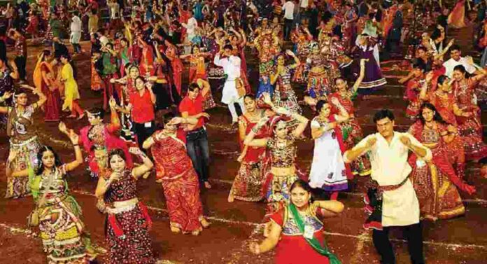 Navratri Garba : गरबा कार्यक्रमात अन्य धर्मियांना प्रवेश नको; विश्व हिंदू परिषदेने केली 'ही' मागणी