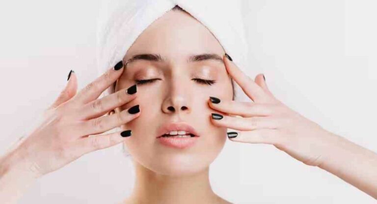 Beauty Tips : चेहऱ्यावर सुरकुत्या पडल्यात, ‘ही’ योगासने करा