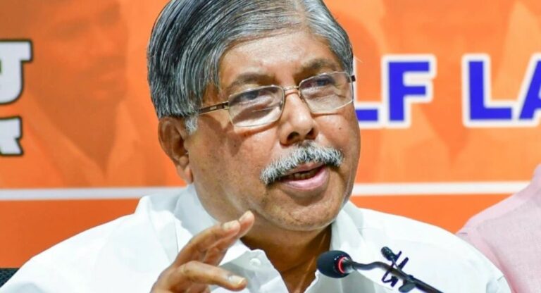 Chandrakant Patil : विद्यार्थ्यांना दोन्ही भाषांमध्ये सोडवता येणार प्रश्नपत्रिका, उच्च व तंत्र शिक्षण मंत्र्यांची घोषणा