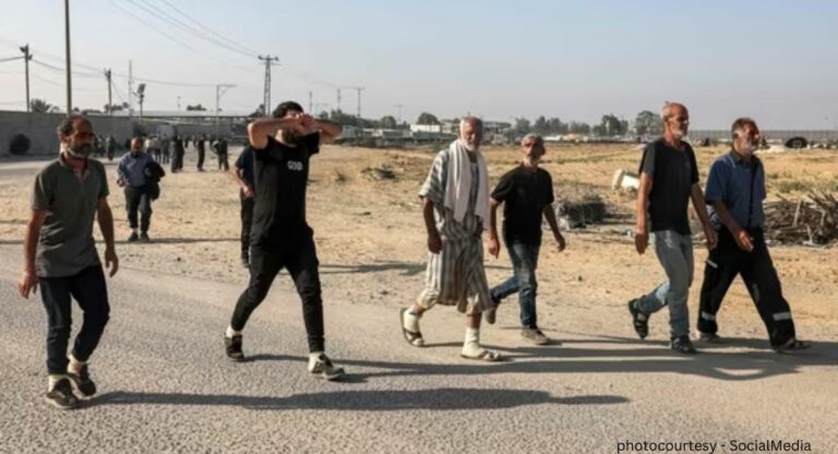 Israel-Hamas conflict : इस्रायलमध्ये अडकलेल्या पॅलेस्टिनी कामगारांना गाझामध्ये परत पाठवण्यास सुरुवात