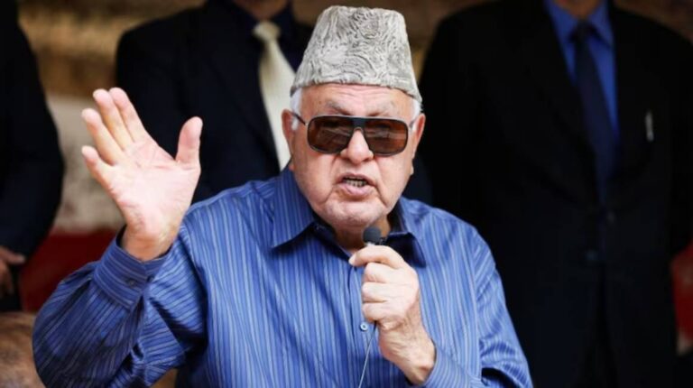पाकिस्तान्यांशी ‘गोतावळा’ वाढवून भारतात राहणाऱ्या मुसलमान महिलांचा Farooq Abdullah यांना वाटतोय कळवळा; म्हणाले…  