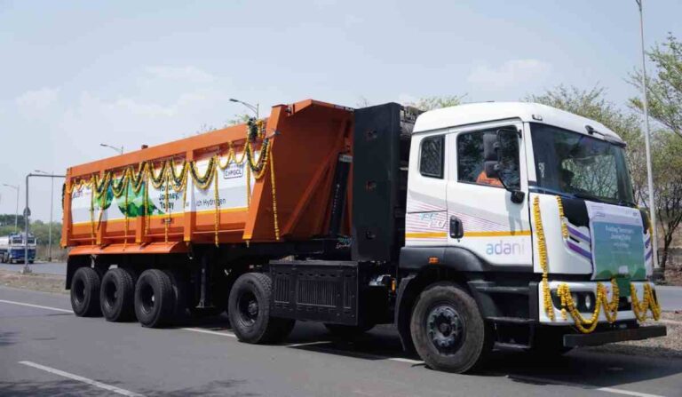 Hydrogen Truck : अदानी समूहाची मिशन ग्रीन इंडियाकडे वाटचाल, देशातील पहिला हायड्रोजन ट्रक लाँच