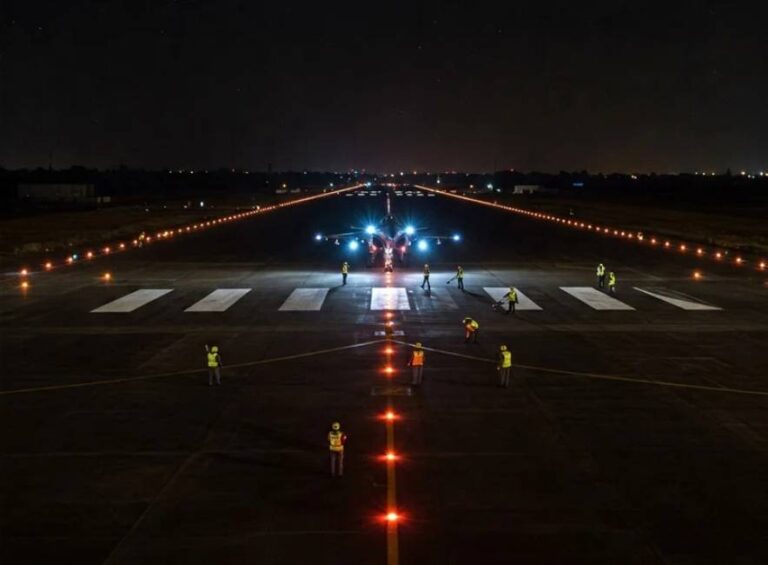 Indian Air Force : उत्तर प्रदेशात देशातील पहिली एअरक्राफ्ट नाईट लँडिंग ड्रील; राफेल, सुखोई आणि जॅग्वार..
