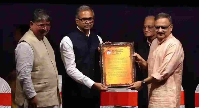 Veer Savarkar : स्वातंत्र्यवीर सावरकर शौर्य, विज्ञान आणि स्मृतिचिन्ह पुरस्कार प्रदान सोहळा दिमाखात झाला संपन्न 