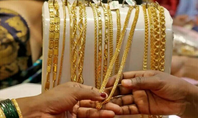 Gold Rate : सोनं १९ हजारांनी स्वस्त होणार?, बाजारतज्ज्ञ काय म्हणाले जाणून घ्या
