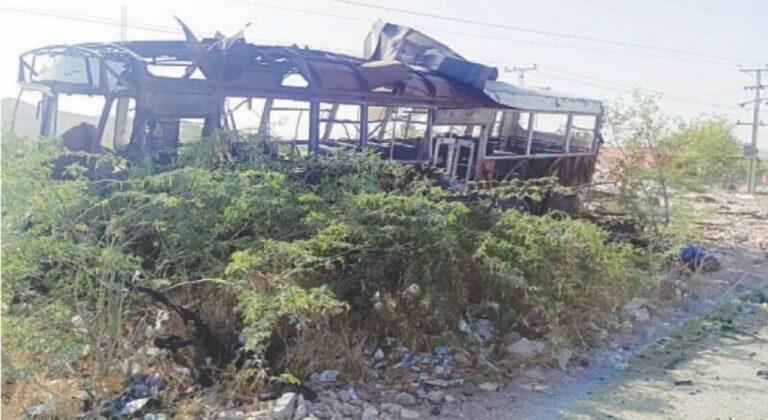 Pakistan Blast :  एकामागून एक ३ वाहने उडवली…; कराची-क्वेट्टा महामार्गावर पुन्हा एकदा हल्ला, ३२ सैनिक ठार