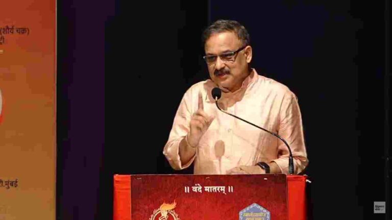 “…तर याहून वेदनादायी दुसरं काहीच असू शकत नाही”; Veer Savarkar पुरस्कार सोहळ्यात विवेक फणसळकरांनी मांडली परखड भूमिका