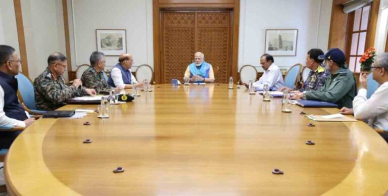 India-Pakistan Tension : सलग तिसऱ्या दिवशी पंतप्रधानांच्या निवासस्थानी खलबतं, एनएसए, संरक्षणमंत्री,….