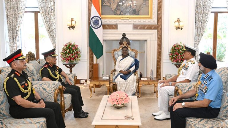 Operation Sindoor : सशस्त्र दलांच्या प्रमुखांनी राष्ट्रपतींना दिली माहिती, राष्ट्रपती म्हणाल्या…