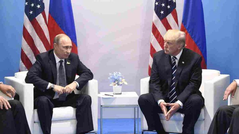 US President Donald Trump : रशिया-युक्रेन युध्द संपविल्याची भाषा करणारे आता राष्ट्राध्यक्ष पुतीन यांच्यावर बरसले; म्हणाले…