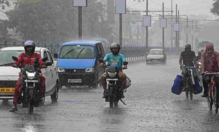 Mumbai Weather : अचानक आलेल्या पावसाने मुंबईकरांची उडाली दाणादाण; पश्चिम उपनगरात अनेक ठिकाणी साचले पाणी