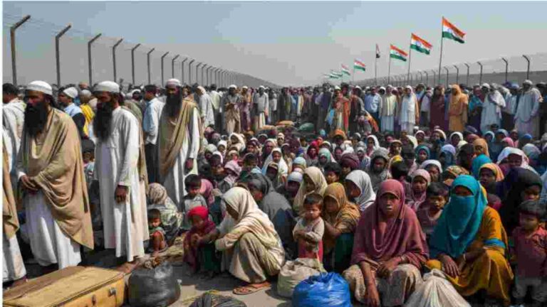 Bangladeshi Infiltrators : ‘ऑपरेशन पुश-बॅक’ अंतर्गत अवैध बांगलादेशी रडारवर; कायदेशीर बडगा उगारताच स्वतःहून सीमेपार