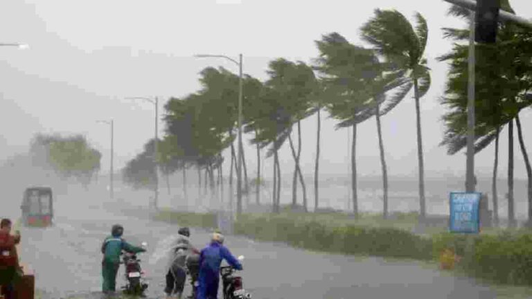 Mumbai Monsoon Update :  पुढील ३ तासांकरिता मुंबईला हवामान विभागाकडून रेड अलर्ट जारी