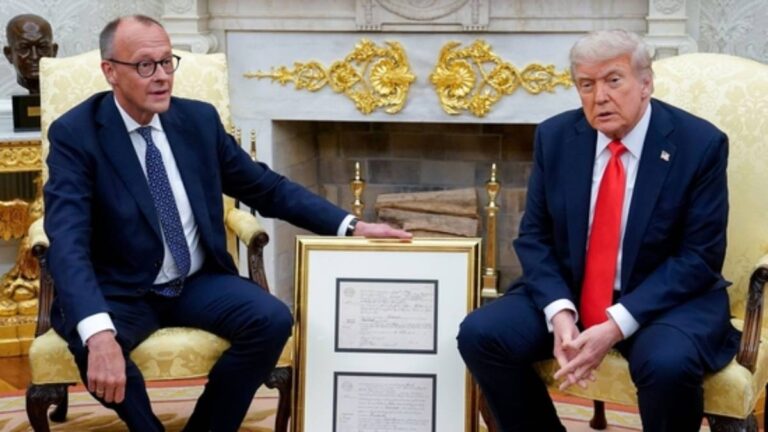 ‘…जेव्हा जर्मन चान्सलर Donald Trump यांना त्यांच्या आजोबांचे जन्म प्रमाणपत्र भेट देतात’; वाचा नेमकं काय झालं?