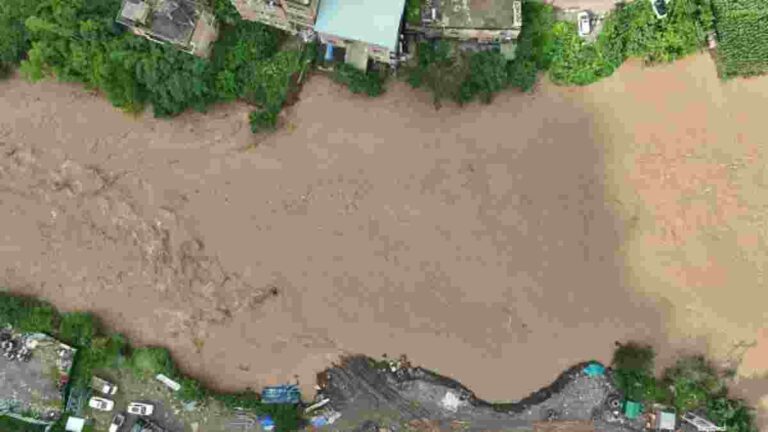 China Rain Havoc : एका वर्षाचा पाऊस २४ तासांत पडला, चीनचे ‘हे’ शहर संपूर्ण बुडाले