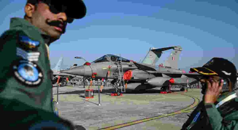 Rafale पाडल्याचा पाकिस्तानचा खोटा दावा; अमेरिकेच्या एफ-१६ लढाऊ विमानाच्या माजी पायलटचे मोठे भाष्य