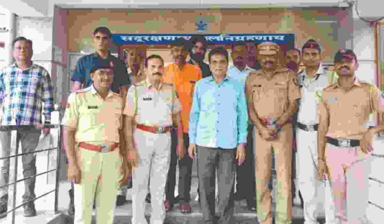 बनावट जन्म प्रमाणपत्रासंदर्भात भाजपा नेते Kirit Somaiya यांची पोलीस अधिकाऱ्यांसोबत चर्चा