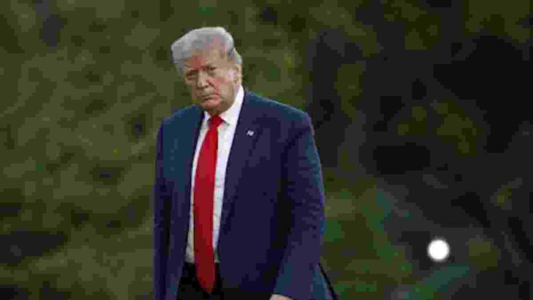 अमेरिकन राष्ट्राध्यक्ष Donald Trump यांच्या सुरक्षेत मोठी चूक; नागरी विमान घुसले प्रतिबंधित हवाई क्षेत्रात