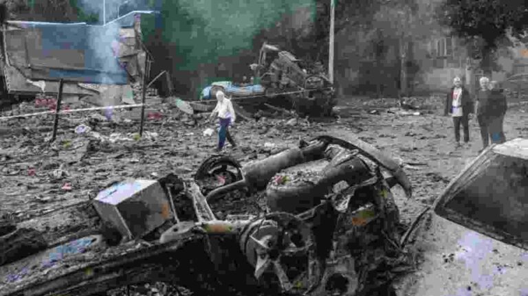 Russia-Ukraine War : रशियाच्या हल्ल्यानंतर युक्रेनमध्ये भूकंपाचे १३ धक्के अन् १० स्फोट; राजधानी क्यीववर क्षेपणास्त्रांचा वर्षाव