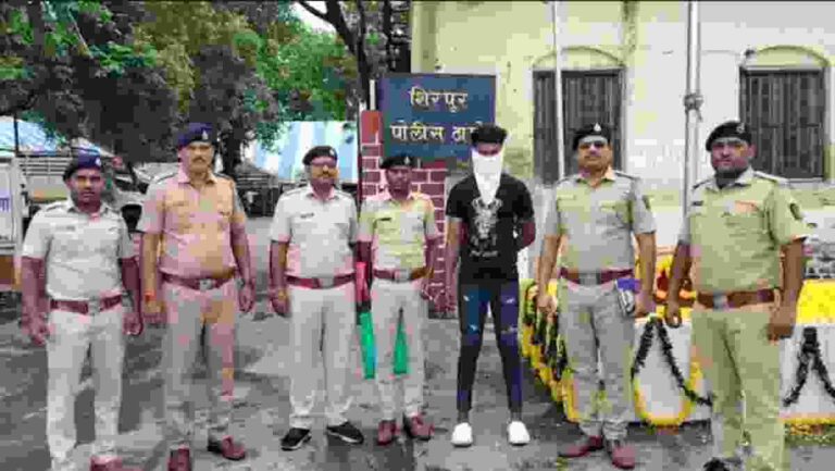 Dhule Arrest Case : इंस्टाग्रामवरील नागपंचमीचे सेलिब्रेशन चांगलेच भोवले; तरुणाला वनविभागाकडून अटक