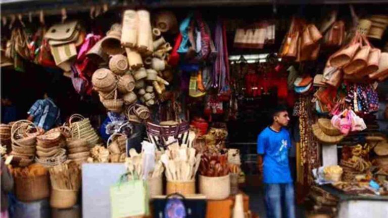 Maharashtra :  ‘दिवसाला १२ तास काम, १४४ तास ओव्हरटाईम…’; खाजगी कर्मचाऱ्यांसाठी मोठे बदल?