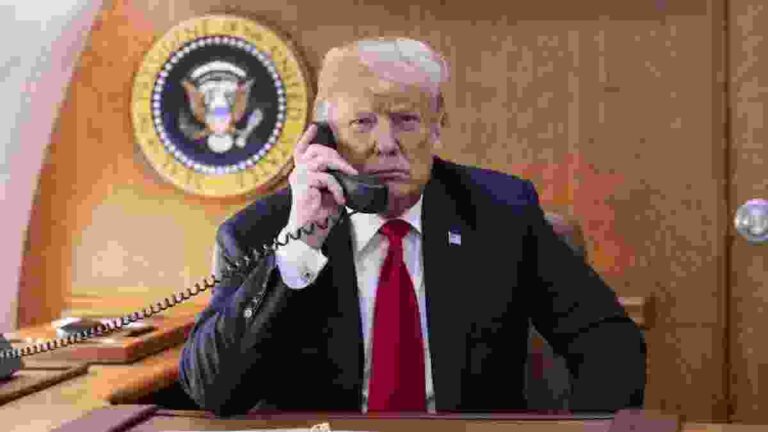 Trump-Putin Alaska Summit :  पुतीन यांच्या भेटीनंतर ट्रम्प यांचा झेलेन्स्कींना फोन; रशिया-युक्रेन युद्ध थांबणार का?