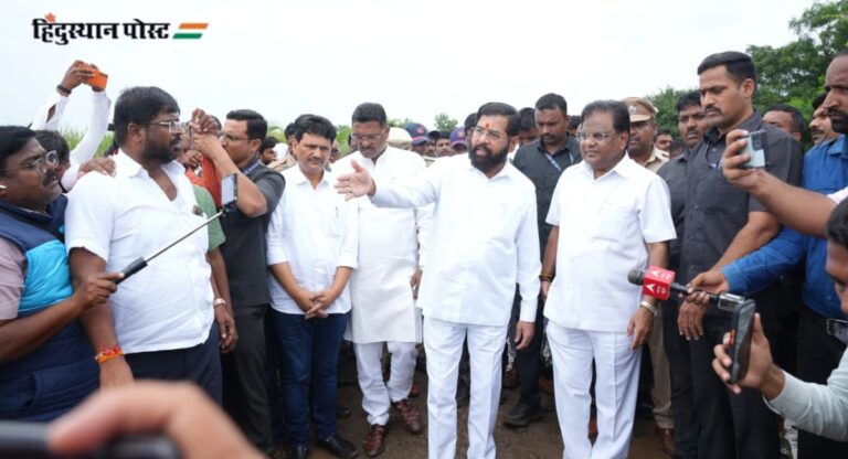 Marathwada Flood :   उपमुख्यमंत्री शिदेंसह शिवसेनेचे बडे नेते थेट बांधावर; पूरग्रस्त शेतकऱ्यांना दिलं आश्वासन