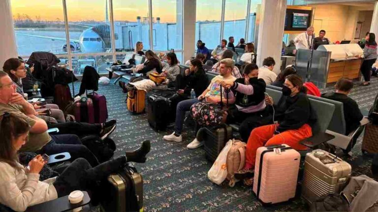 America : एका तांत्रिक बिघाडामुळे शेकडो उड्डाणांना विलंब; नेमकं काय घडलं?