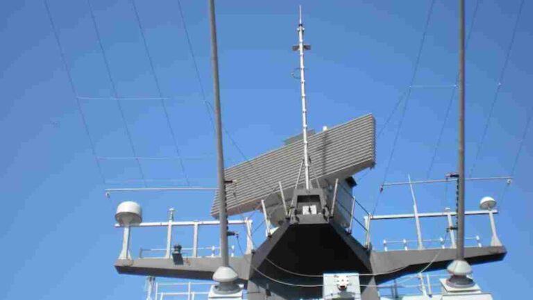 Indian Navy :  शत्रूचे हल्ले हवेतच नष्ट होणार; नौदलाकडे पहिले स्वदेशी ३D एअर सर्व्हिलन्स रडार