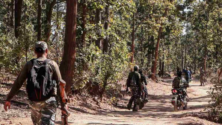 naxal encounter :  झारखंडमधील श्रीकेदाल जंगलात पोलीस-नक्षलवाद्यांमध्ये जोरदार चकमक, शोध मोहीम सुरू