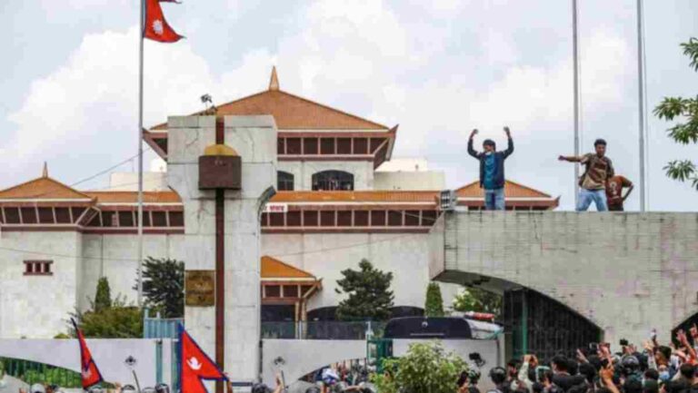 Nepal Gen Z Protest : नेपाळमध्ये लाखो भारतीय, सीमेवर शेकडो ट्रक; मोदी सरकारने कशी हाताळली परिस्थिती, जाणून घ्या