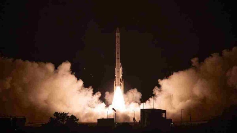 Ofek-19 :  इस्त्राइल शत्रूंवर २४ तास करडी नजर ठेवणार; गुप्तचर उपग्रह यशस्वीरित्या प्रक्षेपित