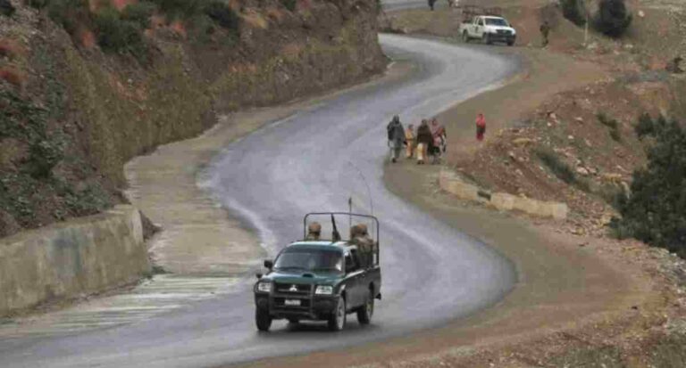 militants killed in pakistan : पाकिस्तानात तालिबानच्या हल्ल्यात १९ सैनिक ठार तर ४५ दहशतवाद्यांचा खात्मा