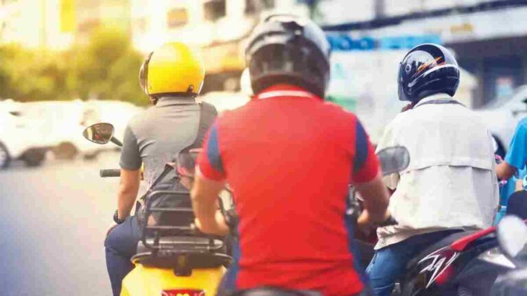 Maharashtra :   १५ रुपयांत दुचाकी टॅक्सीचा प्रवास; राज्य सरकारचा मोठा निर्णय