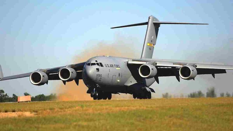 US Fighter Plane in Pakistan : अमेरिकेचे लढाऊ विमान थेट पाकिस्तानच्या महत्त्वाच्या एअरबेसवर…; भारताविरोधात शिजतोय कट?