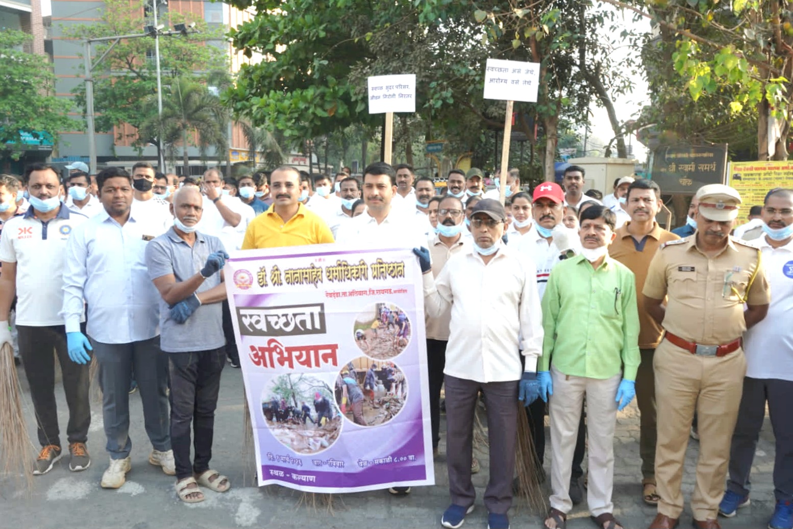 Cleanliness campaign : खाकी वर्दीतील सामाजिक बांधिलकीचे दर्शन 2 1004303866