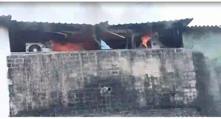 Navi mumbai : नवी मुंबईतील एपीएमसी मसाला बाजारातील दुकानाला आग; सुकामेवा जळून खाक