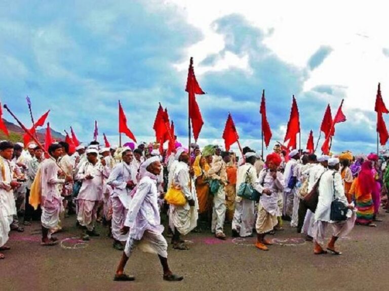 Ashadhi Wari : वारीच्या वाटेवर ‘विठ्ठलाची’ सेवा; ३ हजार लिटर तेलाने लाखो वारकऱ्यांच्या पायांना मिळणार थंडावा!