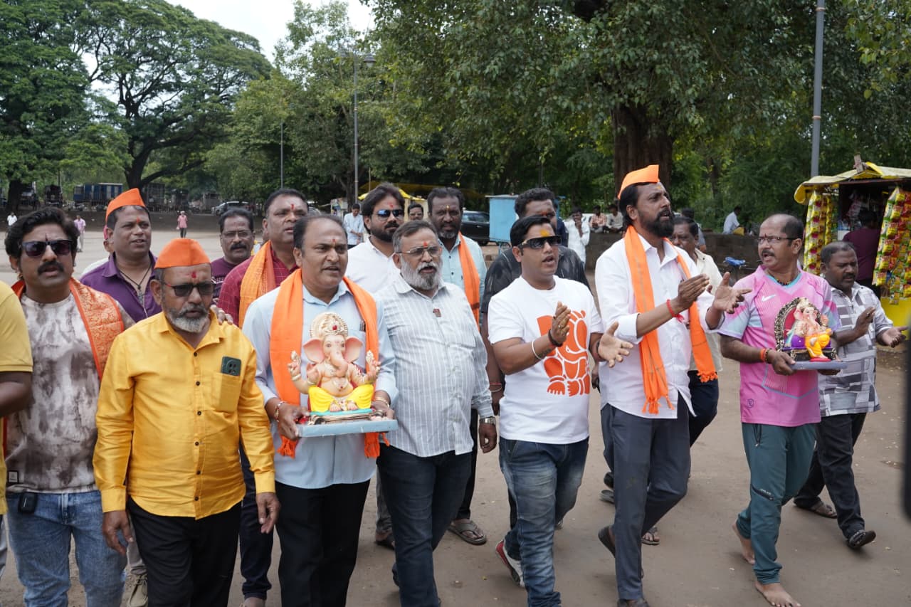 Shri Ganesh Visarjan : प्रशासनाची अरेरावी भक्तांनी उधळली; पंचगंगेतच झाले बाप्पाचे विसर्जन! 2 ajay tsat01a